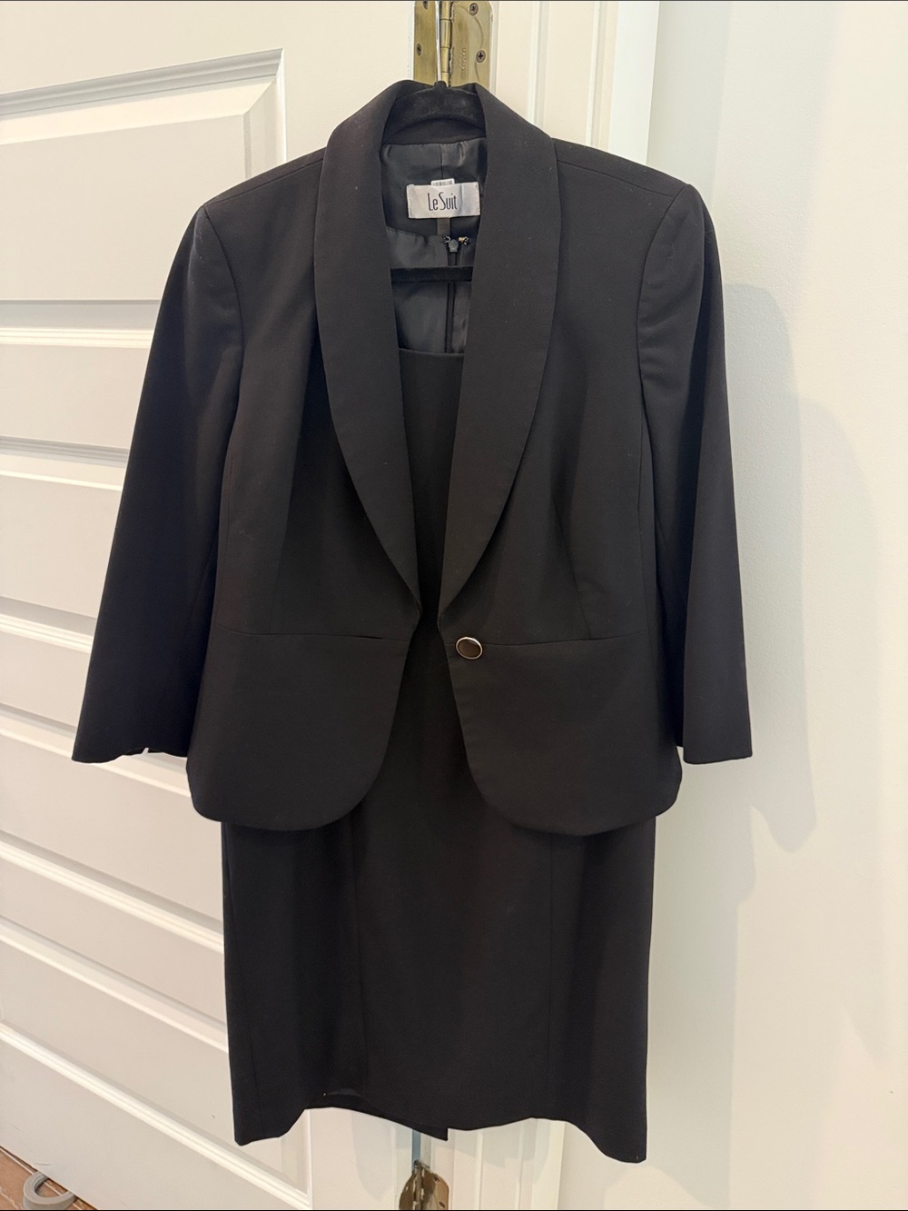 Le Suit Black Two-Piece Notch-Style Blazer and Skirt Set